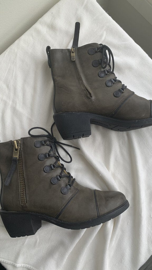 Pre-Owned Bussola Grey Leather Military Style Boots - Size 37