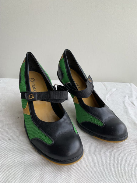 Pre-Owned Tanara Black Leather/Green Mesh Sporty Heels - Size 8