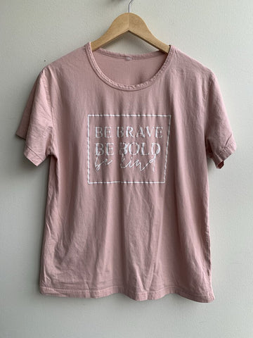 Pre-Owned Pink 'Be Brave Be Be Bold Be Kind' Graphic Tee - Size Medium (Estimated)