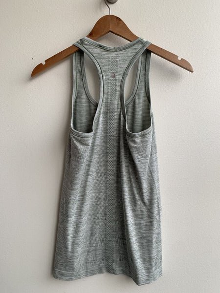 Pre-Owned Lululemon Heathered Green Racerback Tank - Size Small (Estiamted)