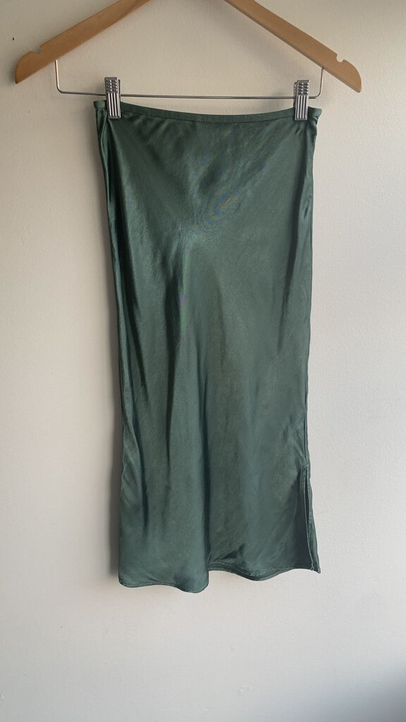 Pre-Owned H&M Green Knee Length Slip Skirt- Size XS