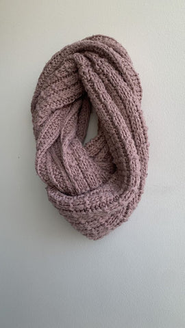 Pre-Owned Blush Knit Round Scarf