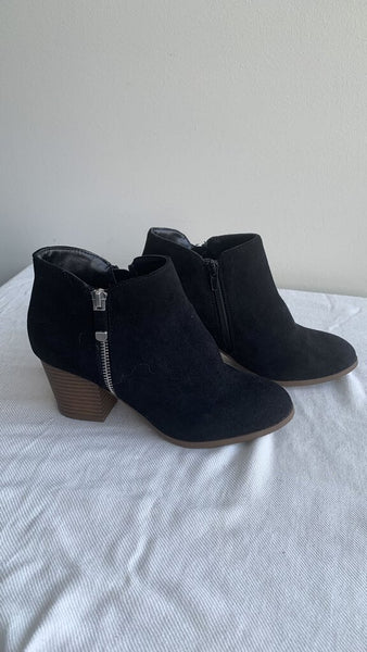 Pre-Owned Style & Co Black Wood Block Heel Bootie- Size 6