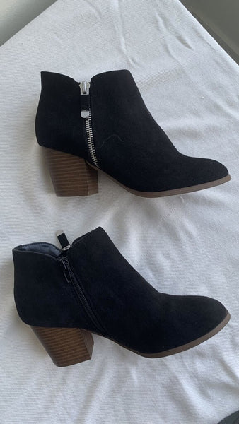 Pre-Owned Style & Co Black Wood Block Heel Bootie- Size 6