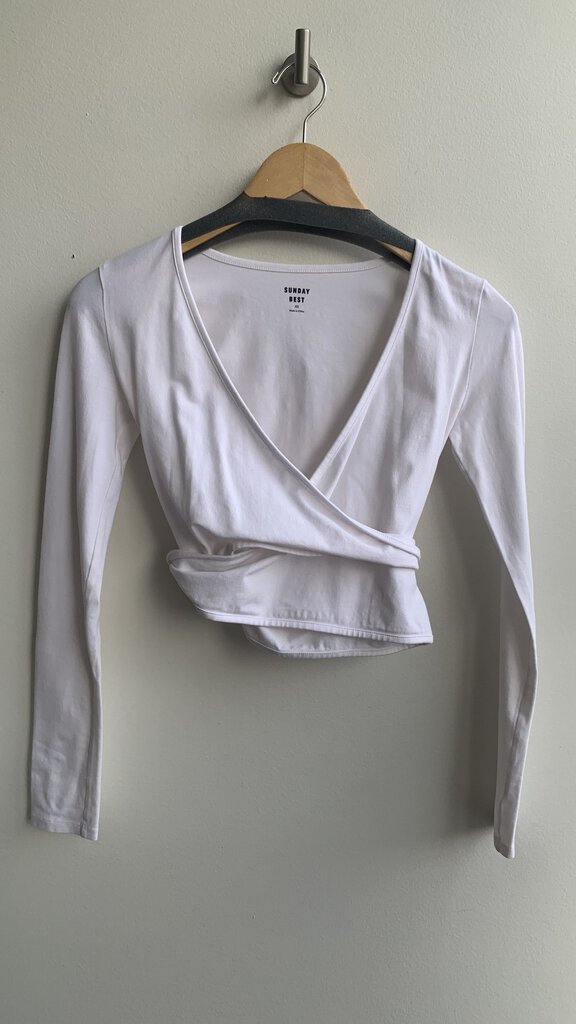 Pre-Owned Sunday Best White Long Sleeve Wrap- Size X-Small