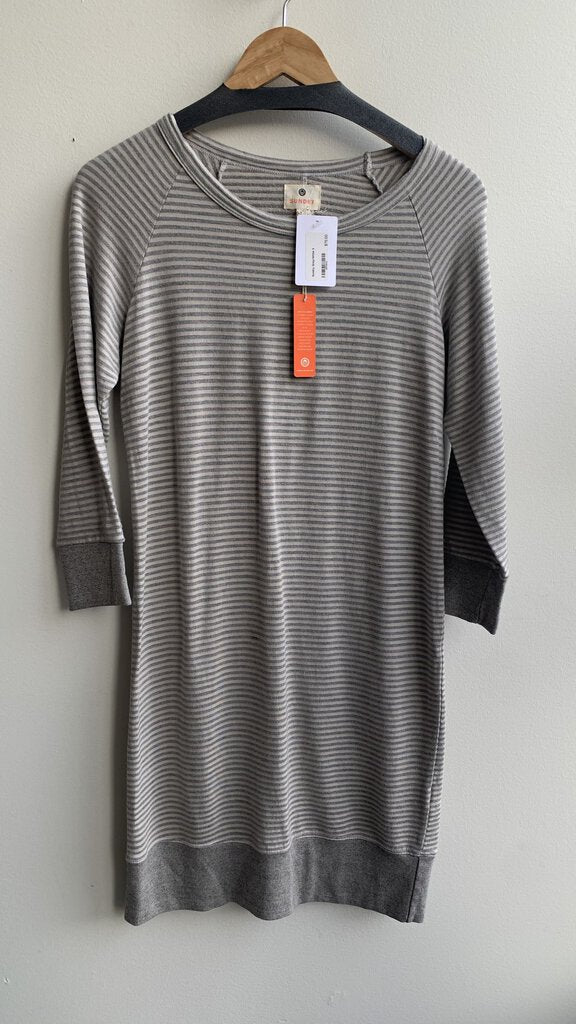 Sundry Grey/Off-White Striped 3/4 Length Dress - Size 3 (NWT)