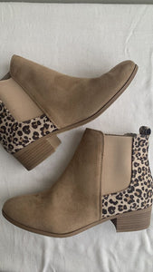 Pre-Owned Soda Tan Heel Leopard Print Ankle Bootie- Size 11