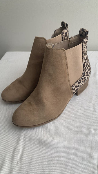 Pre-Owned Soda Tan Heel Leopard Print Ankle Bootie- Size 11