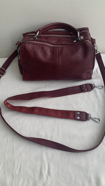 Pre-Owned Vaschy Maroon Dual Compartment Faux Leather Handbag/Crossbdy