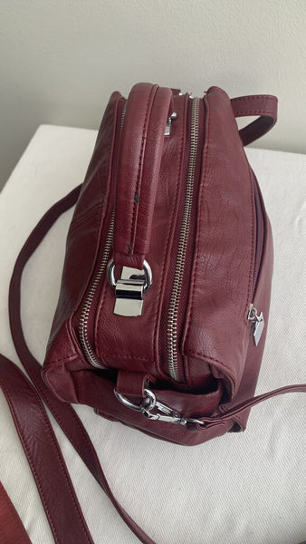 Pre-Owned Vaschy Maroon Dual Compartment Faux Leather Handbag/Crossbdy