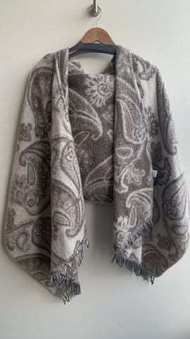 Pre-Owned Coco + Carmen Brown Hooded Scarf/Shawl