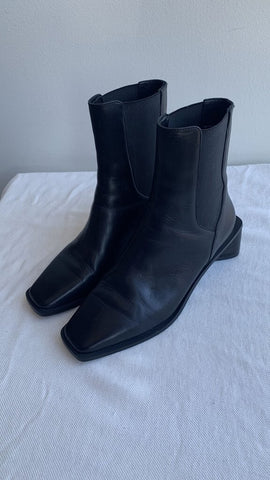 Pre-Owned EOS Black Leather Square Toe Rock Boot - Size 37