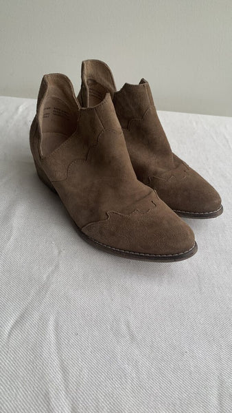 Pre-Owned Seychelles Brown Leather Side Cut Embroidered Stitch Booties - Size 7.5