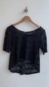 Pre-Owned MinkPink Black Lacey Back Zip Top - Size Medium