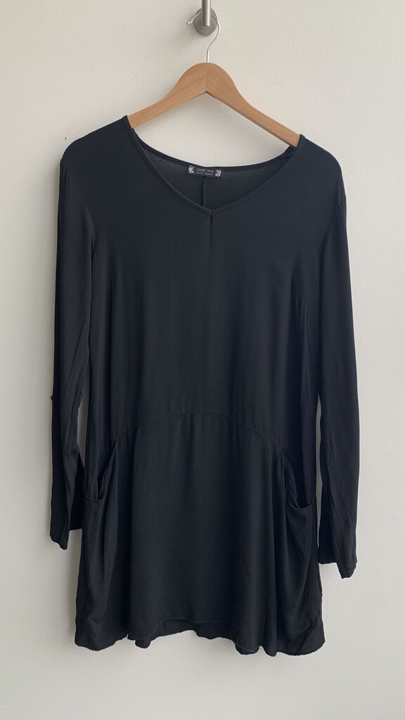 Pre-Owned C'est Moi Black Long Sleeve Dress- Size Medium