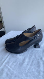 Pre-Owned John Fluevog Black Square Heel Buckled Shoes - Size 7