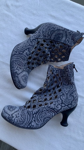 Pre-Owned John Fluevog Navy Printed Lattice Front Booties - Size 6.5