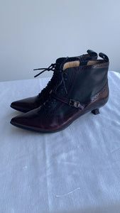 Pre-Owned John Fluevog Maroon Patent Pointy Toe Booties - SIze 7