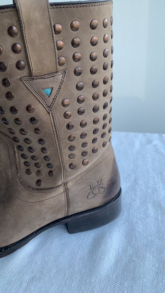 Pre-Owned John Fluevog Brown Studded Square Toe Boots - Size 7