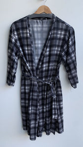 Pre-Owned Black/White Plaid Wrap Tie Waist Cardigan- Size Medium (Estimated)