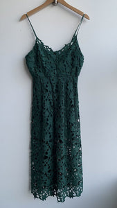 Pre-Owned Bluivy Green Lace Spaghetti Strap Midi Dress- Size Large