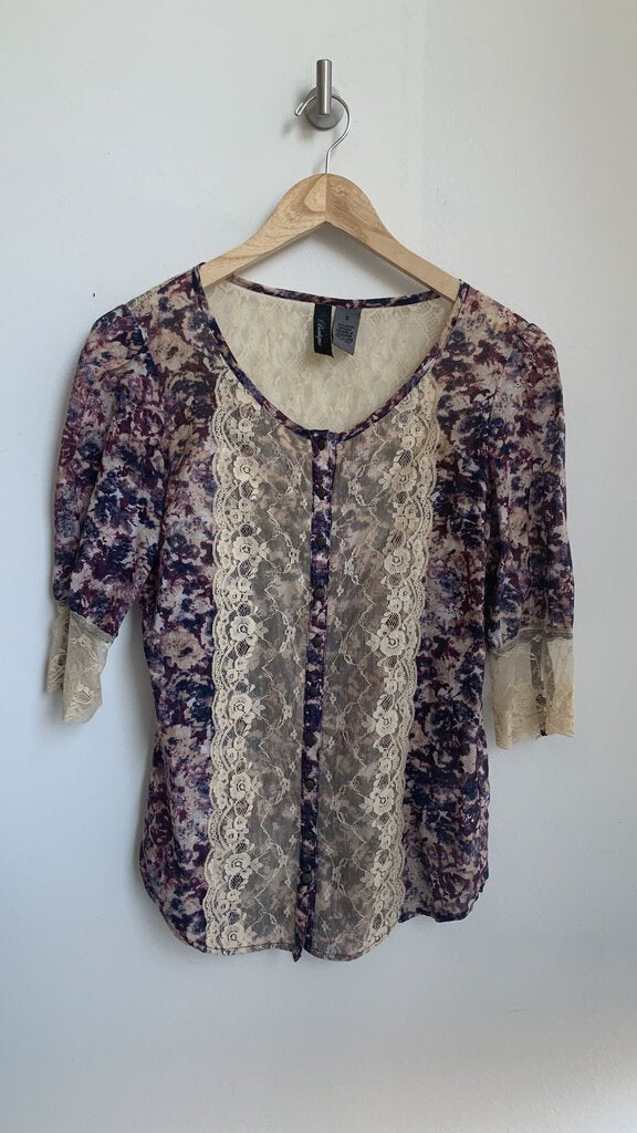 Pre-Owned BKE Boutique Purple/Cream Floral Lace Blouse - Size Small