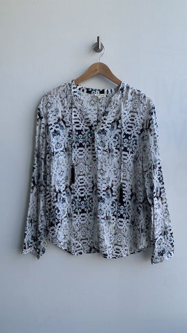 Pre-Owned Tribal White Printed Long Sleeve V-Neck Tassel Blouse- Size X-Large