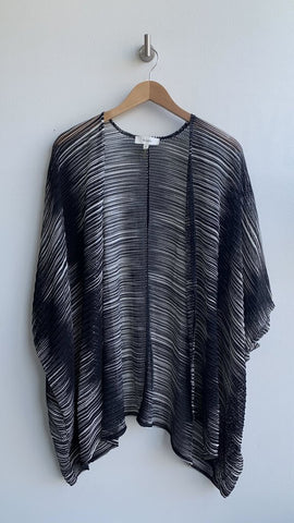 Pre-Owned Colletta Black/Tan Mesh Knit Shawl- Size Medium