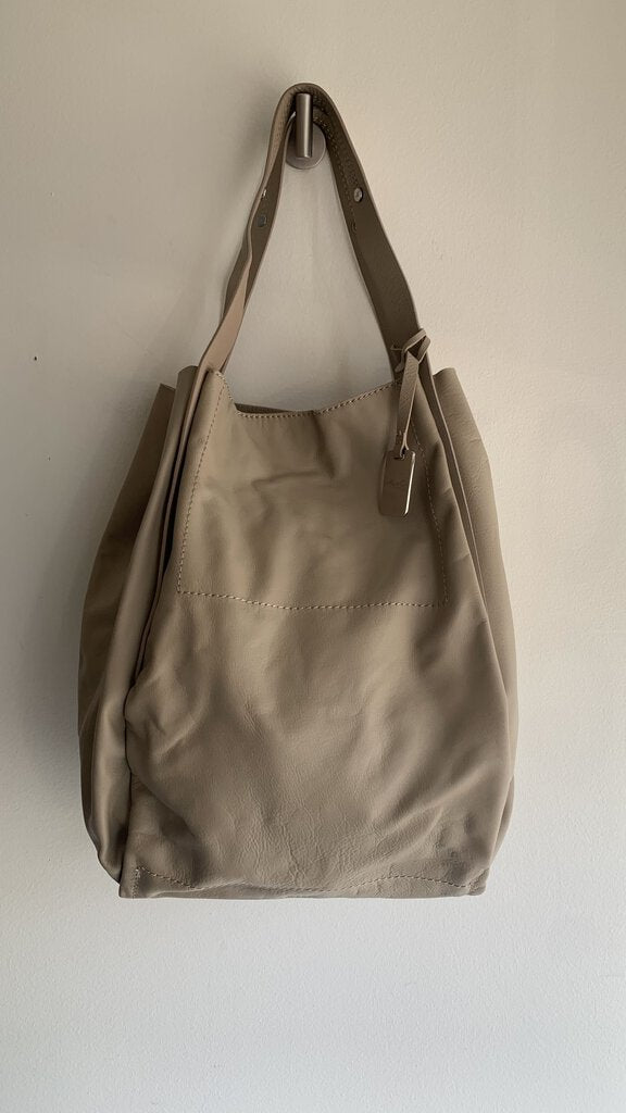 Pre-Owned Kenneth Cole Flax Leather Tote