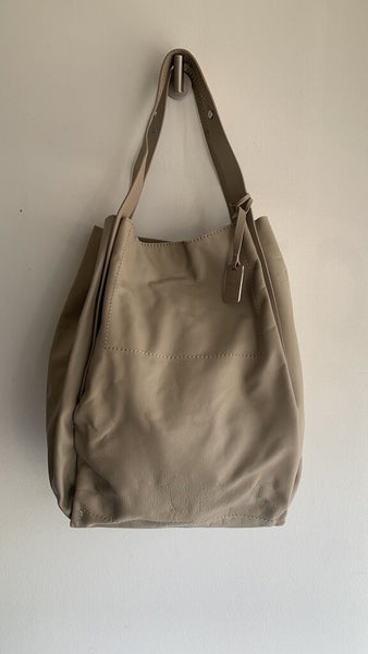 Pre-Owned Kenneth Cole Flax Leather Tote