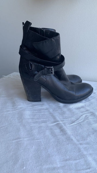 Pre-Owned Steve Madden Black 'Reesa' Heeled Leather Ankle Boot- Size 9.5