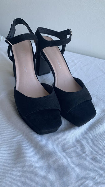 Pre-Owned Chinese Laundry Black Open Toe Ankle Strap Heels- Size 8.5