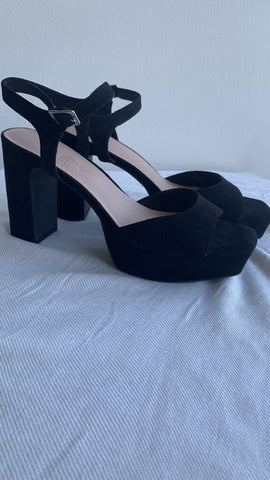 Pre-Owned Chinese Laundry Black Open Toe Ankle Strap Heels- Size 8.5