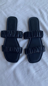 Pre-Owned Pieces Black Double Strap Flat Sandals- Size 39