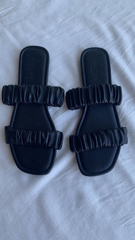 Pre-Owned Pieces Black Double Strap Flat Sandals- Size 39