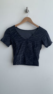 Pre-Owned Lululemon Black Zebra Print Cropped T-Shirt- Size Small (Estimated)