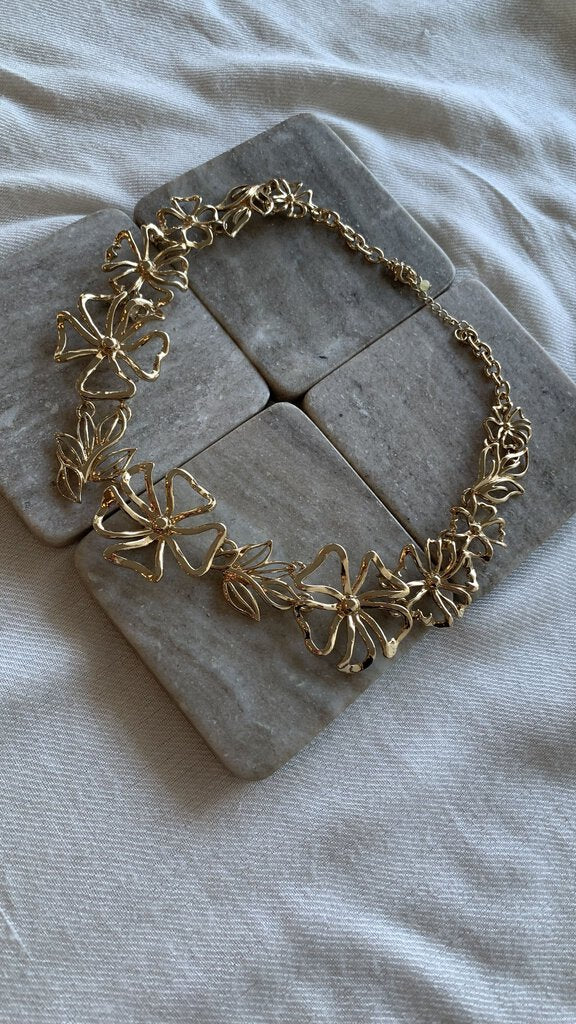 Pre-Owned Gold Flower & Leaf Chunky Necklace