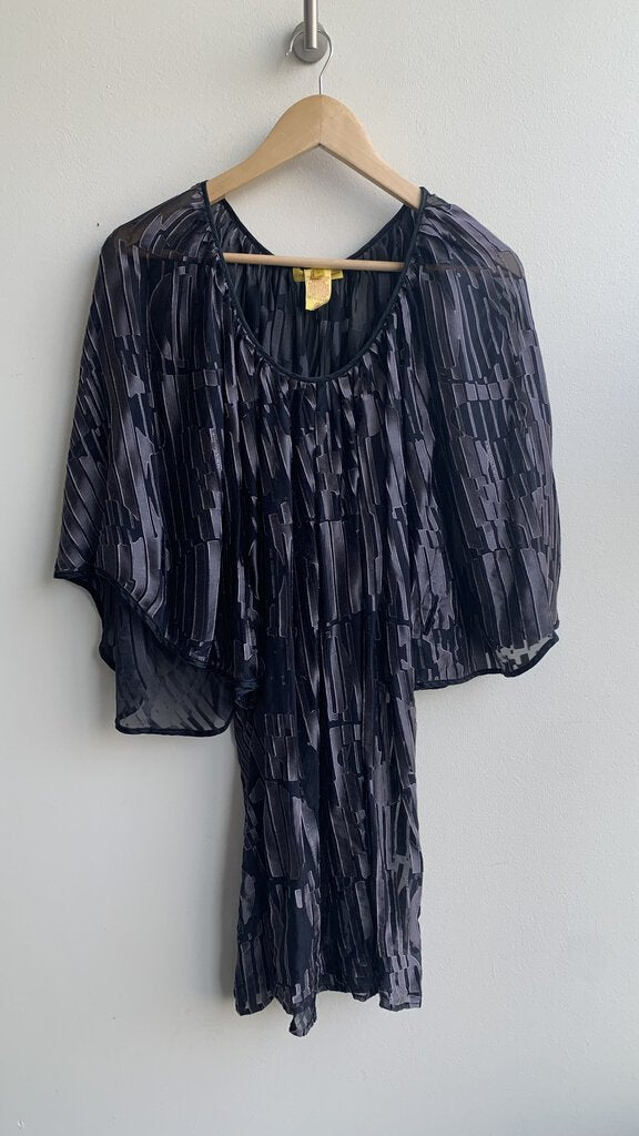 Pre-Owned Catherine Malandrino Black Sheer Flutter Sleeve Top- Size 6
