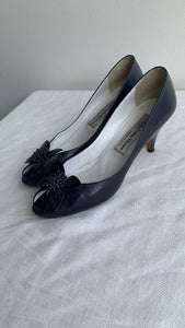 Pre-Owned Evan Picone Navy Floral Decal Peep Toe Leather Heels - Size 7.5