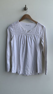 Pre-Owned Eddie Bauer Cream Eyelet Shoulder Long Sleeve Top - Sizde Small