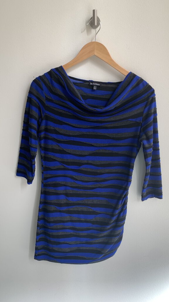 Pre-Owned Le Chateau Black/Blue Wavy Stripe 3/4 Sleeve Top- Size Small