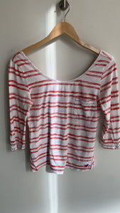 Pre-Owned Roxy White Red Stripe Low Back 3/4 Sleeve Tee- Size Small (Estimated)