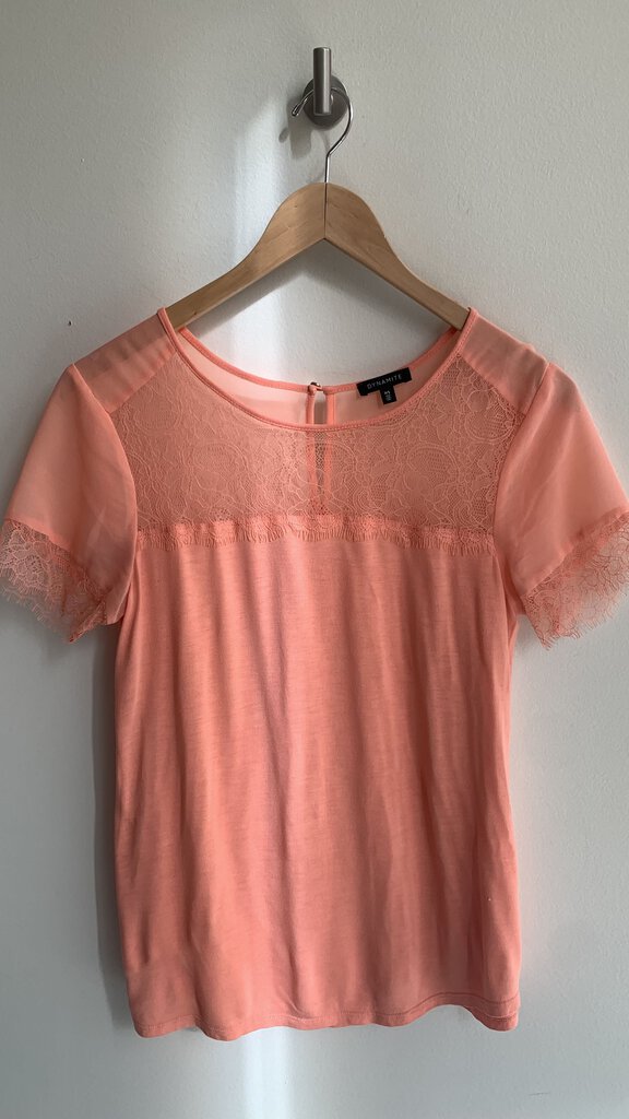 Pre-Owned Dynamite Peach Lace Sleeve/Neck Blouse- Size Small