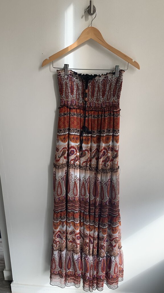 Pre-Owned Le Chateau Red Paisley Strapless Maxi Dress- Size Small