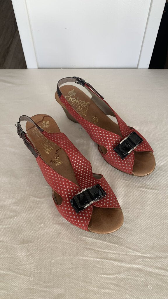 Pre-Owned Rieker Red Polka-Dot Peep Te Wedges - Size 39