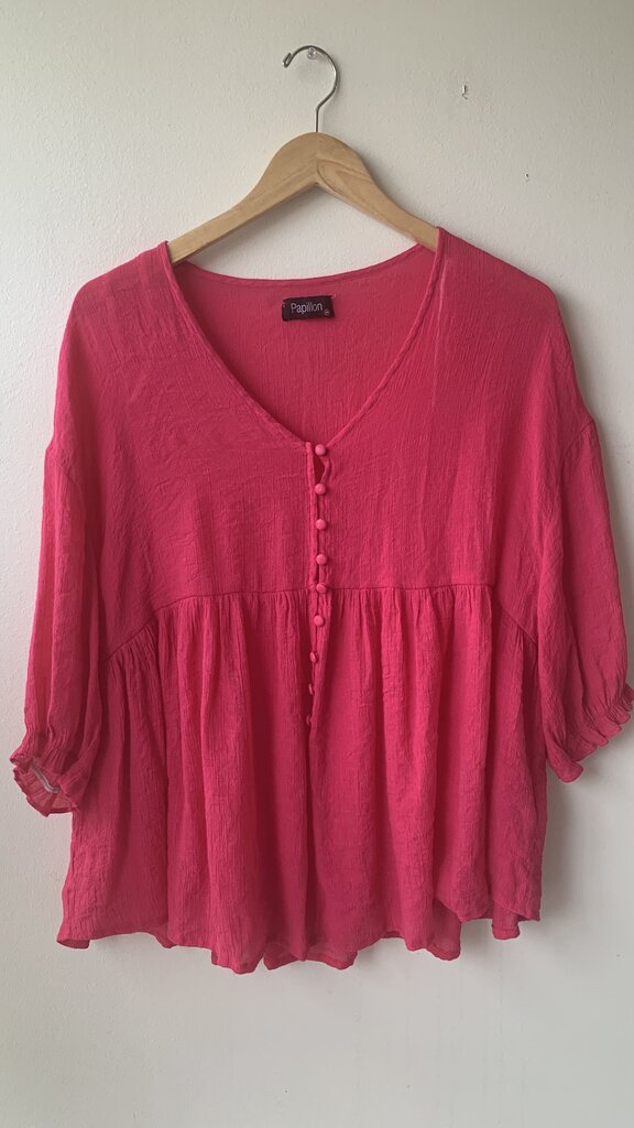 Pre-Owned Papillon Hot Pink Tiered Button Front 3/4 Sleeve Blouse - Size Medium