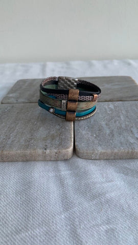 Pre-Owned Multi Colour Strappy Faith Metal Clasp Bracelet