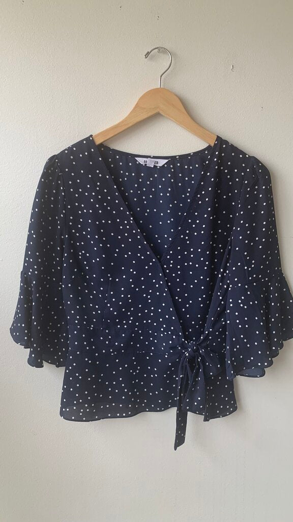 Pre-Owned BB Dakota Navy Dotted White Tie Wrap Top - Size Medium