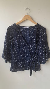 Pre-Owned BB Dakota Navy Dotted White Tie Wrap Top - Size Medium