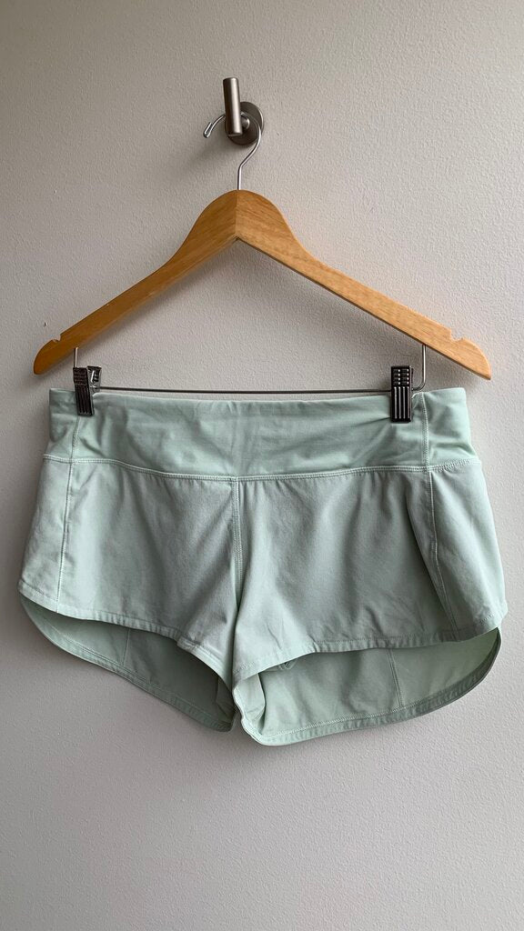Pre-Owned Lululemon Light Sage Green Speed Up Running Shorts - Size 6